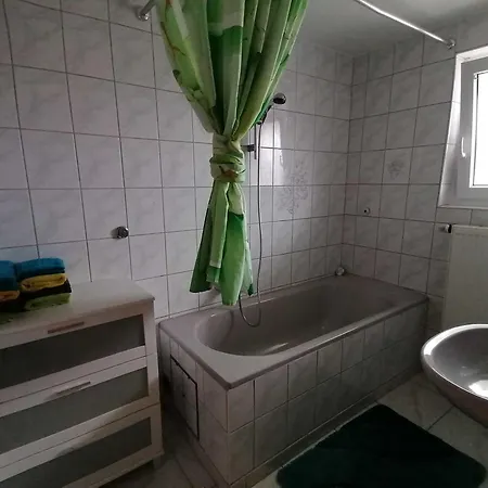 Renner Ca 100 Qm Lägenhet